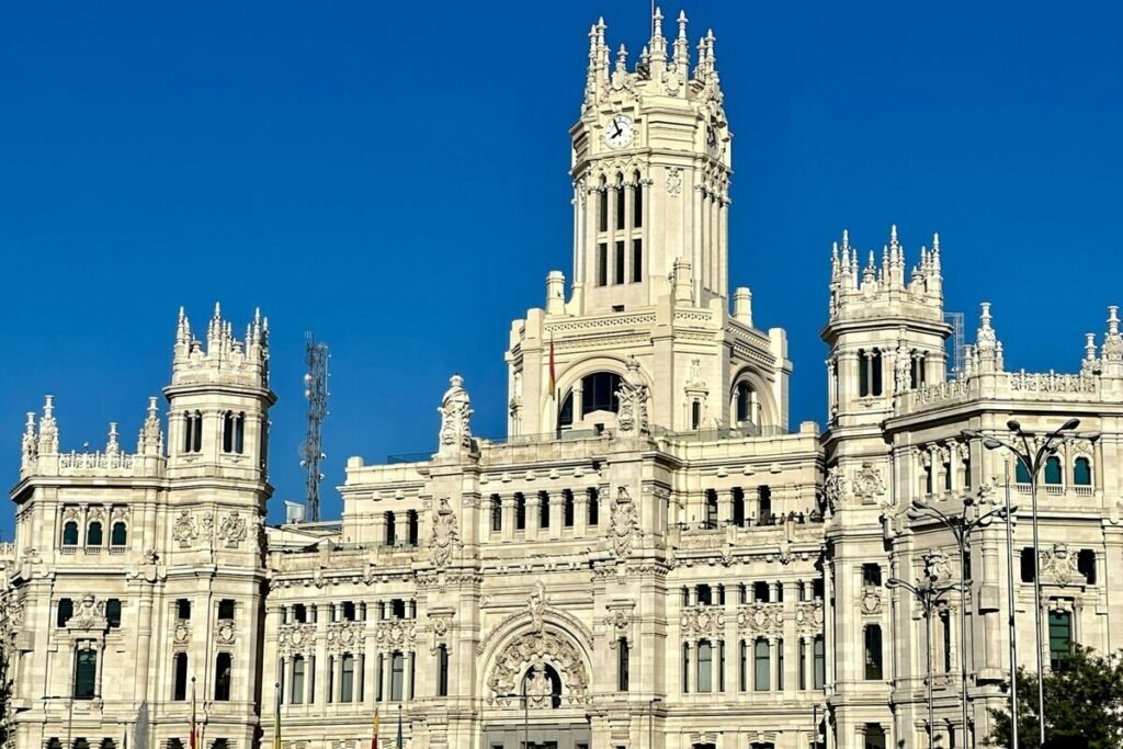 Plaza de Cibeles during 3 days in Madrid