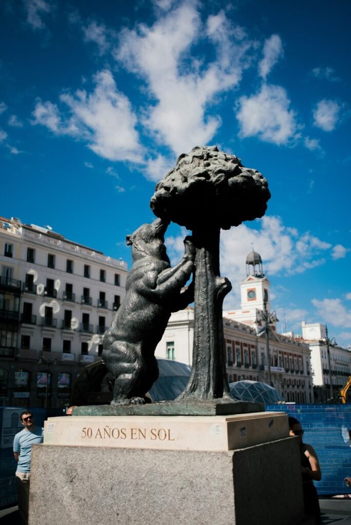 Puerta del sol - Statue of the Bear and the Strawberry Tree Puerta del sol - Statue of the Bear and the Strawberry Tree